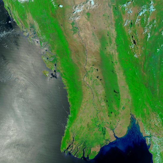 Image - Le delta vu par le stallite Terra de la Nasa avant le passge du cyclone le 15 avril 2008